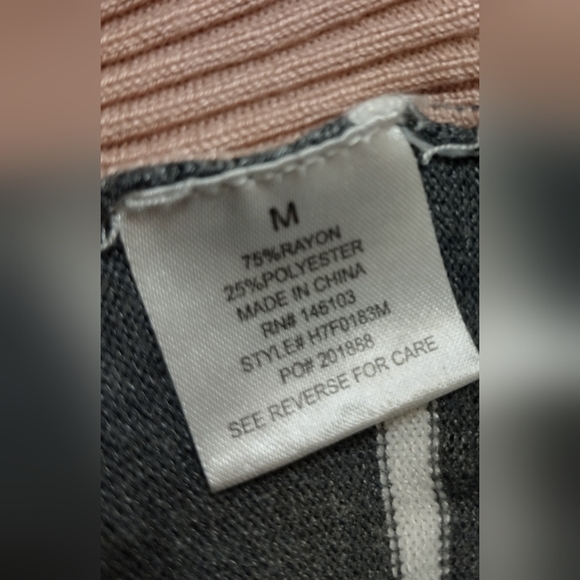 Hippie Rose V-neck Sweater- junior medium - Picture 3 of 9